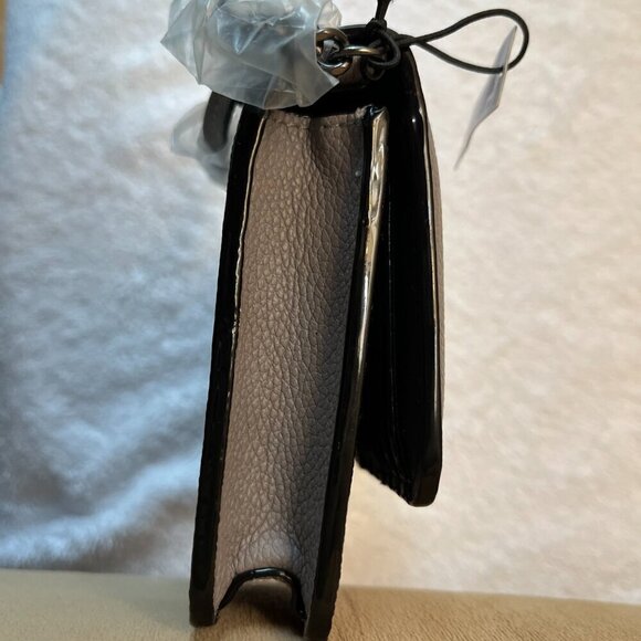 Victoria Secret Phone Wristlet Quilted  front Flap Snap  Close - Picture 9 of 11